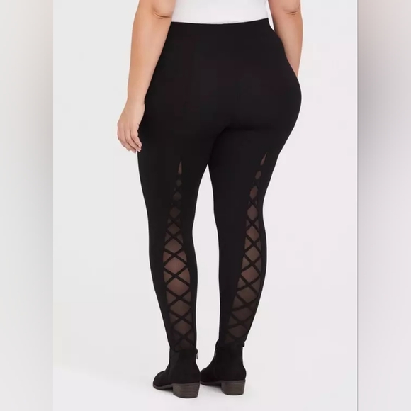 NWT Torrid Black Lattice Mesh Premium Legging- Size 1X - Picture 2 of 4